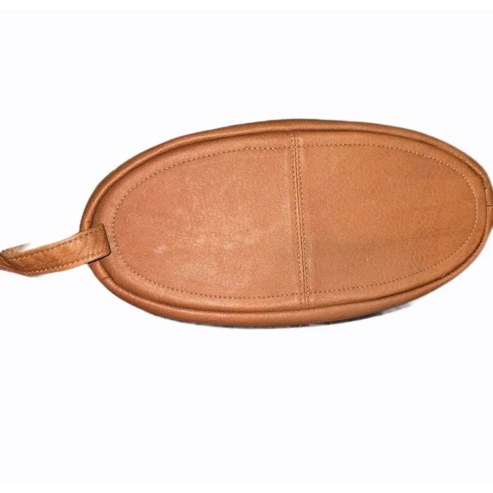 American Leather Co. Shaving bag, camel color, unused, excellent condition.‎